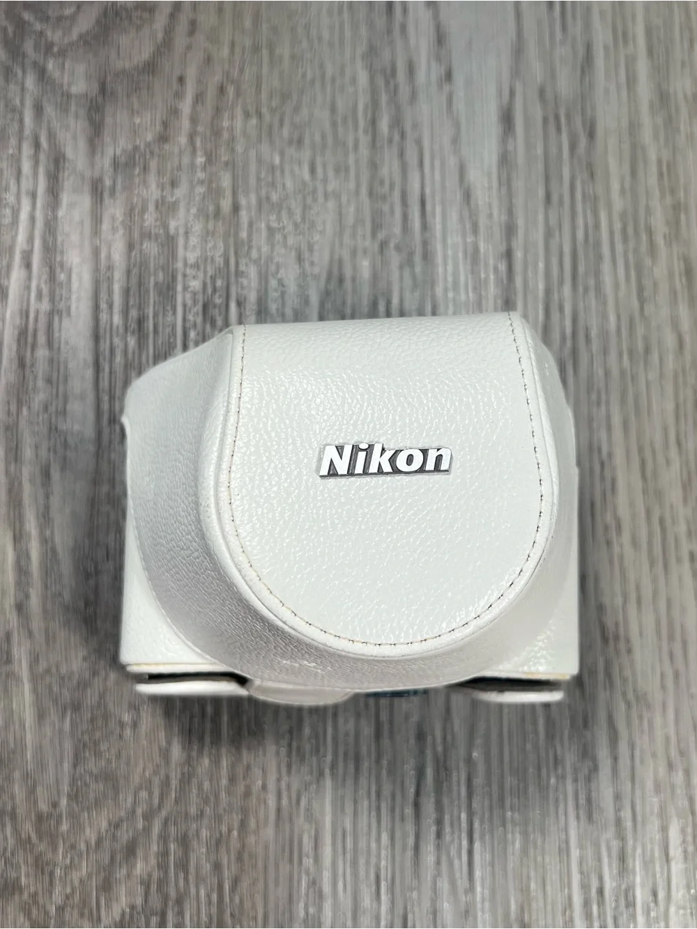 Nikon 1 J1 10.1 MP Digital Camera White Nikkor VR Lens 10-30 Bundle Broken Lens
